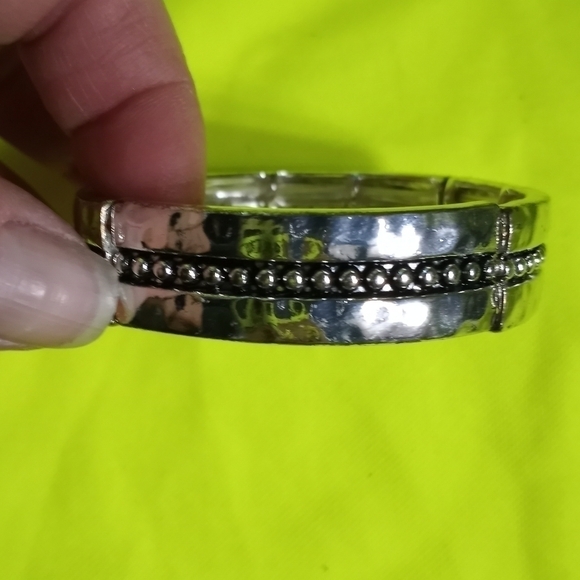 Silvertone Stretch panel Bracelet - Picture 3 of 6